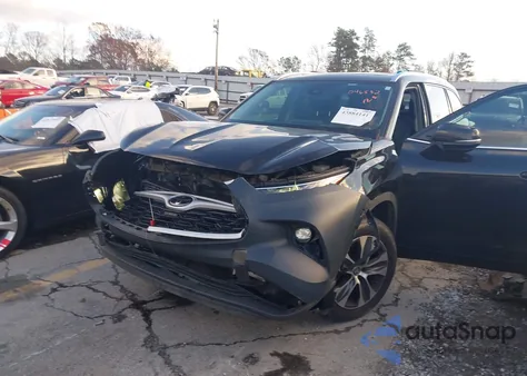2021 Toyota Highlander Xle z USA, uszkodzony, nr VIN 5TDGZRAH8MS046532